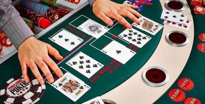 Mỗi ván bài Poker đều diễn ra trong 4 vòng cược